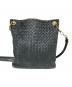 BOTTEGA VENETA（ボッテガベネタ）の古着「イントレチャートショルダーバッグ」｜ブラック