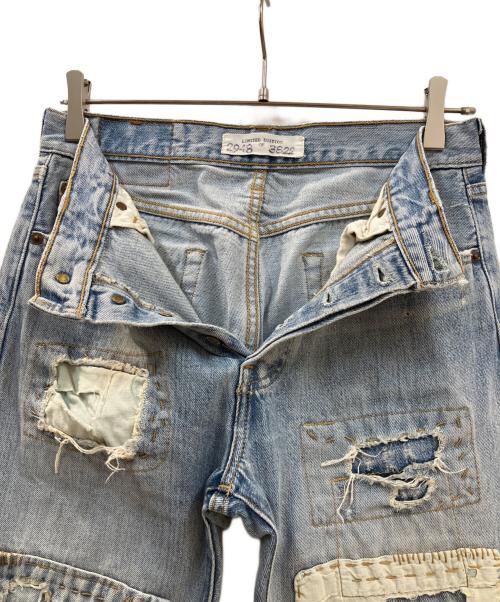 LEVI'S（リーバイス）LEVI'S (リーバイス) ラブトゥーデス クラッシュリペア加工デニムパンツ インディゴ サイズ:71cmの古着・服飾アイテム