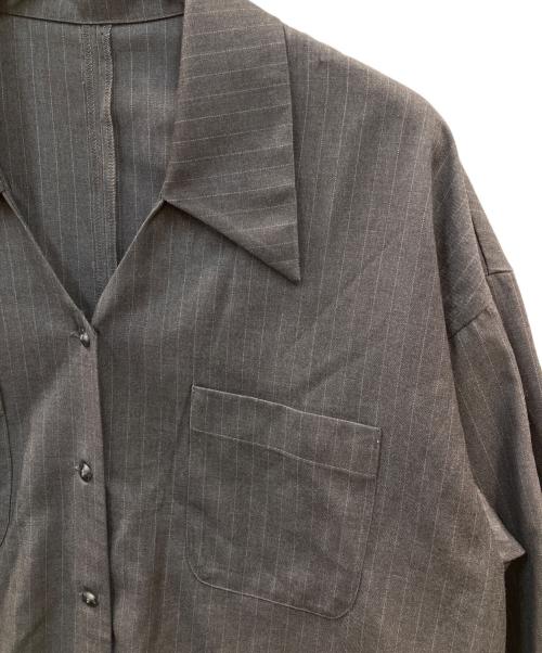 RIM.ARK（リムアーク）RIM.ARK (リムアーク) V cut relaxy SH Vカット リラクシー シャツ グレー サイズ:38の古着・服飾アイテム