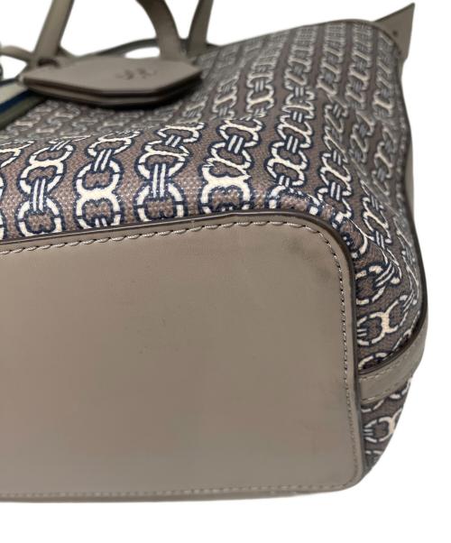 TORY BURCH（トリーバーチ）TORY BURCH (トリーバーチ) チェーンプリント トートバッグ グレーの古着・服飾アイテム