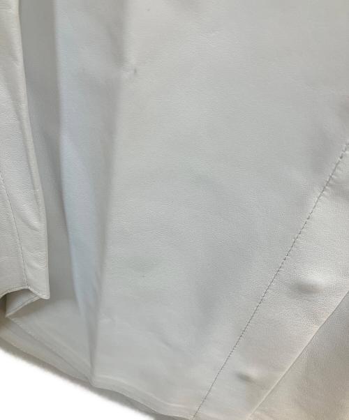 nano・universe（ナノ・ユニバース）nano・universe (ナノ・ユニバース) LB.01/Vネックレザージレ ホワイト サイズ:Ⅼの古着・服飾アイテム