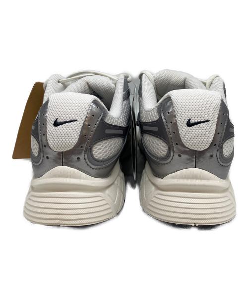 NIKE（ナイキ）NIKE (ナイキ) ローカットスニーカー グレー×ホワイト サイズ:27.5cmの古着・服飾アイテム