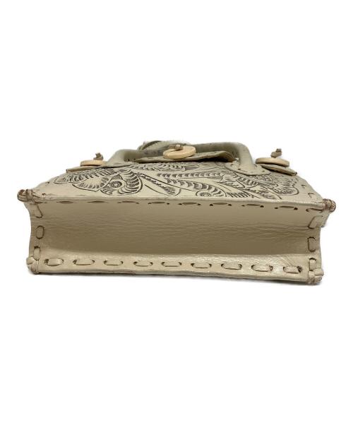 Carving Tribes（カービングトライブス）CARVING TRIBES (カービングトライブス) 2WAYバッグ ホワイトの古着・服飾アイテム
