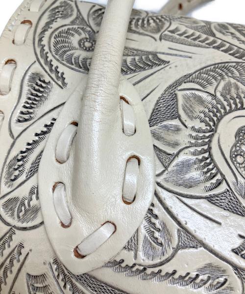 Carving Tribes（カービングトライブス）CARVING TRIBES (カービングトライブス) 2WAYバッグ ホワイトの古着・服飾アイテム