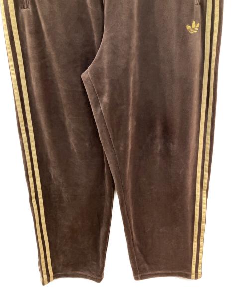 adidas（アディダス）adidas (アディダス) FIREBIRD VELOUR TRACK PANTS ブラウン サイズ:XLの古着・服飾アイテム