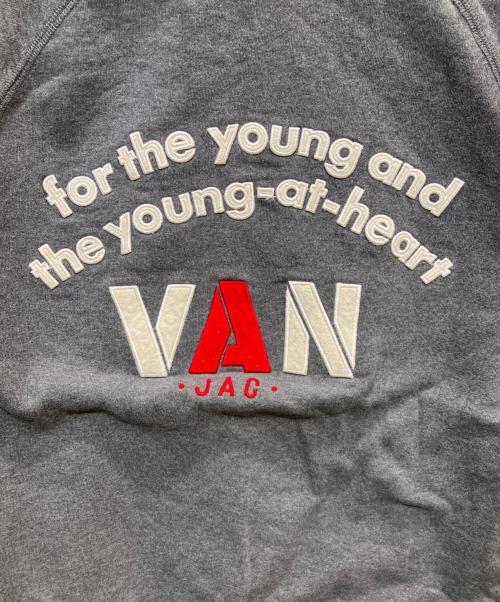 VAN（ヴァン）VAN (ヴァン) バックロゴワッペンスウェット グレー サイズ:Ｍの古着・服飾アイテム