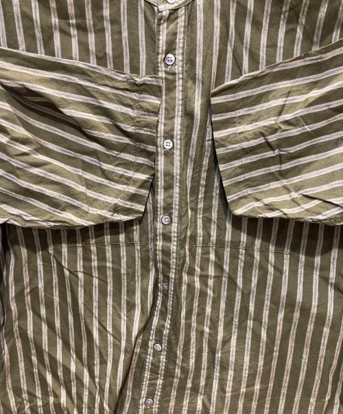 ISSEY MIYAKE the shirts（イッセイミヤケザシャツ）ISSEY MIYAKE the shirts (イッセイミヤケザシャツ) バンドカラーストライプシャツ ブラウン サイズ:Ｍの古着・服飾アイテム
