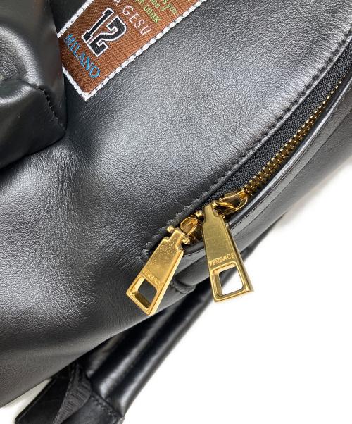VERSACE（ヴェルサーチェ）VERSACE (ヴェルサーチェ) パッチレザーリュック ブラックの古着・服飾アイテム