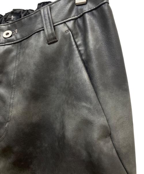 NO ID.（ノーアイディー）NO ID. (ノーアイディー) シンセティックレザーZIPフレアPT グレー サイズ:2の古着・服飾アイテム