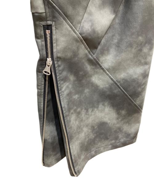 NO ID.（ノーアイディー）NO ID. (ノーアイディー) シンセティックレザーZIPフレアPT グレー サイズ:2の古着・服飾アイテム