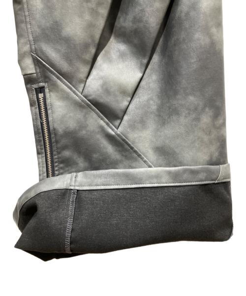 NO ID.（ノーアイディー）NO ID. (ノーアイディー) シンセティックレザーZIPフレアPT グレー サイズ:2の古着・服飾アイテム