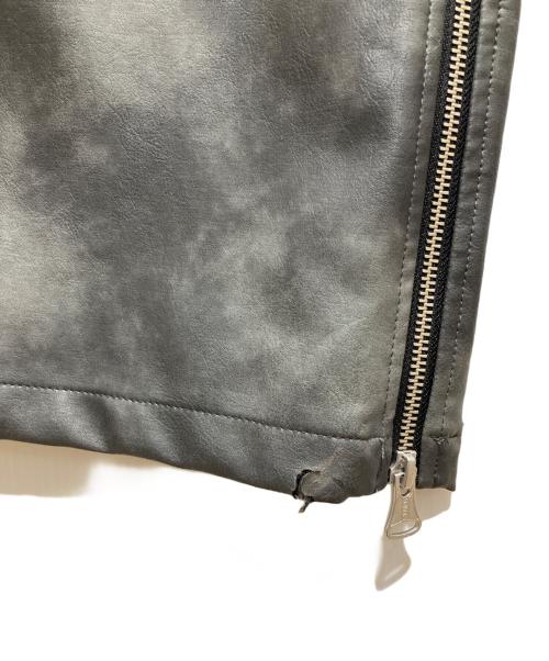 NO ID.（ノーアイディー）NO ID. (ノーアイディー) シンセティックレザーZIPフレアPT グレー サイズ:2の古着・服飾アイテム