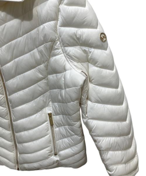 MICHAEL KORS（マイケルコース）MICHAEL KORS (マイケルコース) Chevron Logo Print Quilted Nylon Reversible Jacket ホワイト サイズ:XSの古着・服飾アイテム
