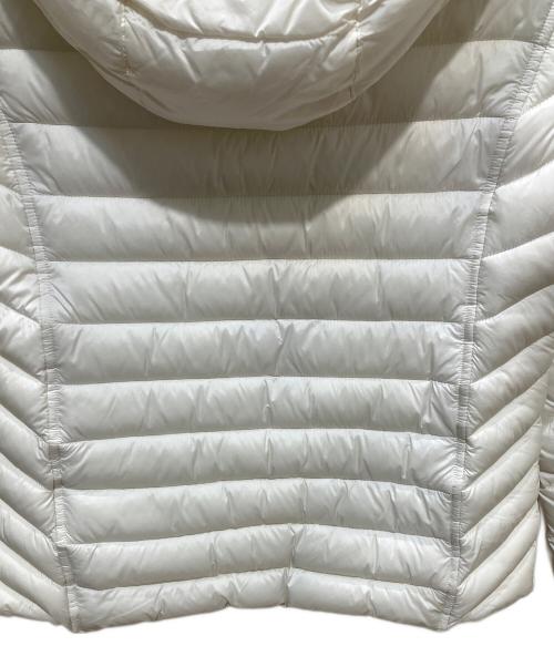 MICHAEL KORS（マイケルコース）MICHAEL KORS (マイケルコース) Chevron Logo Print Quilted Nylon Reversible Jacket ホワイト サイズ:XSの古着・服飾アイテム