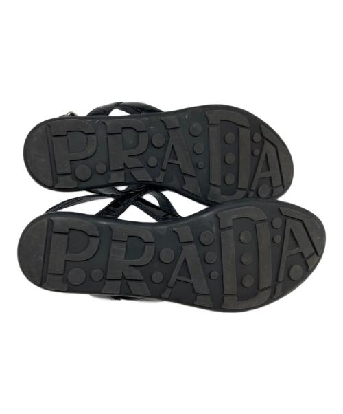 PRADA（プラダ）PRADA (プラダ) トライアングルロゴ パテントレザーサンダル ブラック サイズ:36.5の古着・服飾アイテム