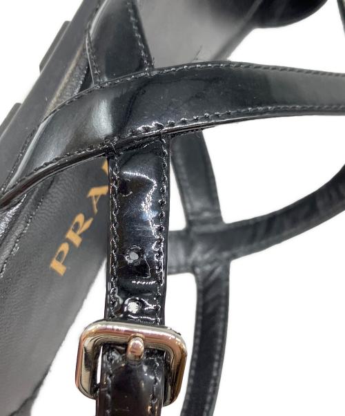 PRADA（プラダ）PRADA (プラダ) トライアングルロゴ パテントレザーサンダル ブラック サイズ:36.5の古着・服飾アイテム