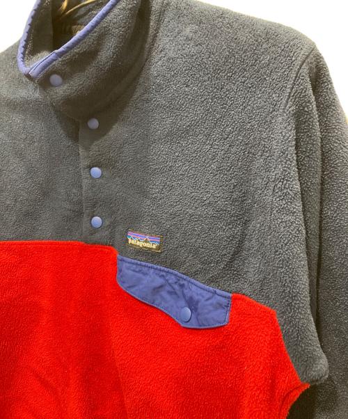 Patagonia（パタゴニア）Patagonia (パタゴニア) ライトウェイトシンチラスナップT ネイビー×レッド サイズ:XSの古着・服飾アイテム