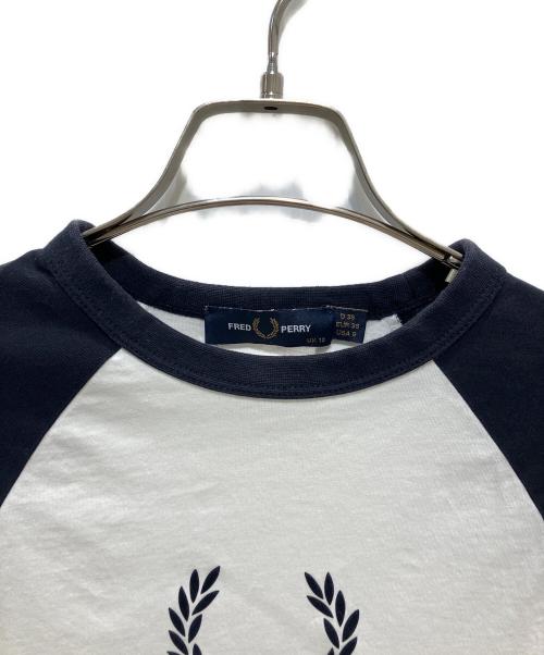 FRED PERRY（フレッドペリー）FRED PERRY (フレッドペリー) Flock Print T-Shirt ホワイト×ネイビー サイズ:Mの古着・服飾アイテム