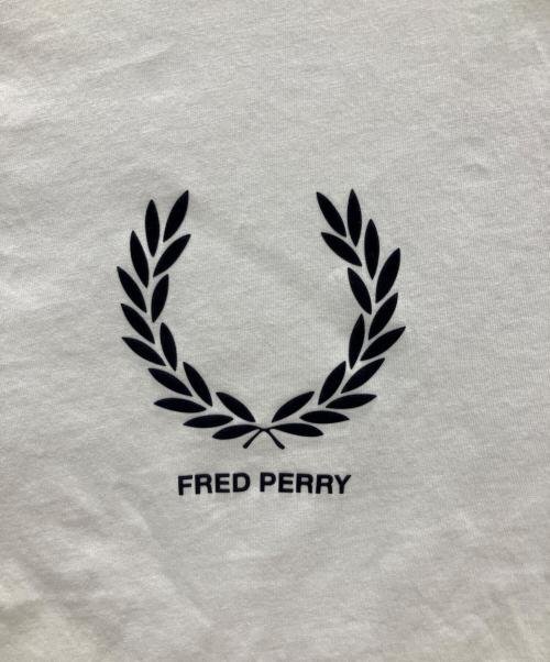 FRED PERRY（フレッドペリー）FRED PERRY (フレッドペリー) Flock Print T-Shirt ホワイト×ネイビー サイズ:Mの古着・服飾アイテム