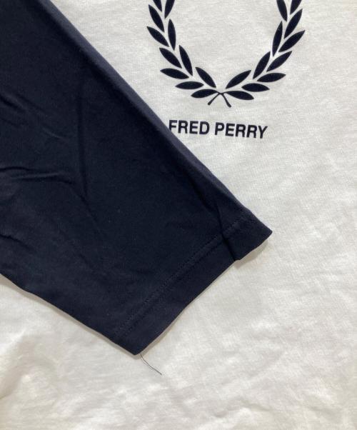 FRED PERRY（フレッドペリー）FRED PERRY (フレッドペリー) Flock Print T-Shirt ホワイト×ネイビー サイズ:Mの古着・服飾アイテム
