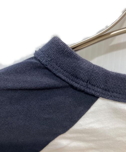 FRED PERRY（フレッドペリー）FRED PERRY (フレッドペリー) Flock Print T-Shirt ホワイト×ネイビー サイズ:Mの古着・服飾アイテム