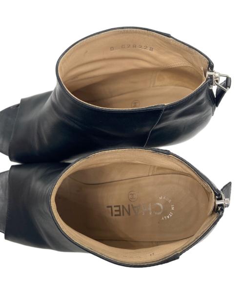 CHANEL（シャネル）CHANEL (シャネル) ココマークチェーンショートブーツ ブラック サイズ:SIZE 37 1/2の古着・服飾アイテム