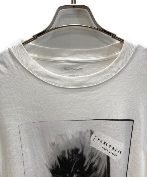 AKA SIX SIMON BARKER（エーケーエーシックスバイサイモンバーカー）AKA SIX SIMON BARKER (エーケーエーシックスバイサイモンバーカー) PUNK'S DEAD プリントTシャツ ホワイト サイズ:SIZE XLの古着・服飾アイテム