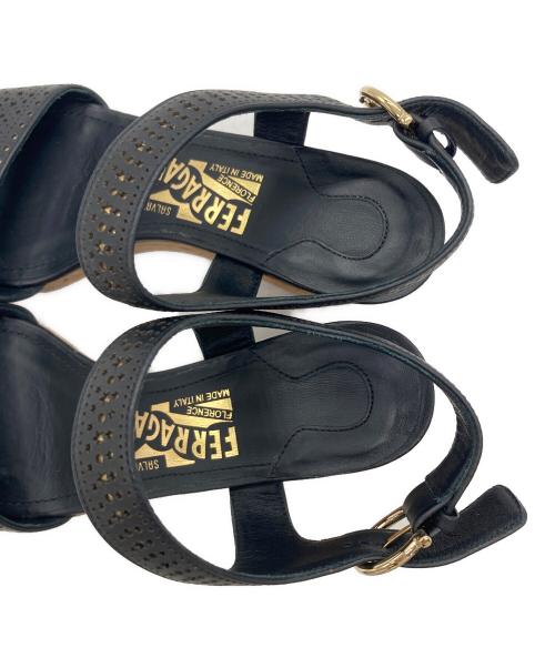 Salvatore Ferragamo（サルヴァトーレ フェラガモ）Salvatore Ferragamo (サルヴァトーレ フェラガモ) ストラップサンダル ブラック サイズ:SIZE 4の古着・服飾アイテム