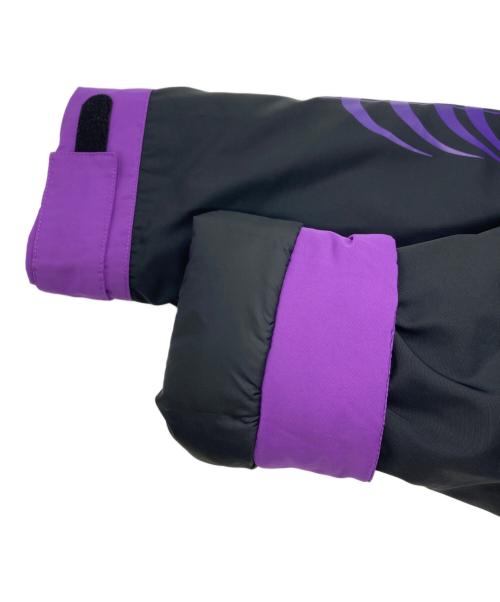 adidas（アディダス）adidas (アディダス) GRAPHIC PADDED JACKET / グラフィック パデッド ジャケット ブラック×パープル サイズ:SIZE Mの古着・服飾アイテム