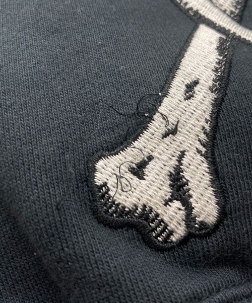 MAYO（メイヨー）MAYO (メイヨー) CROSS BONES Embroidery Hoodie ブラック サイズ:SIZE XLの古着・服飾アイテム