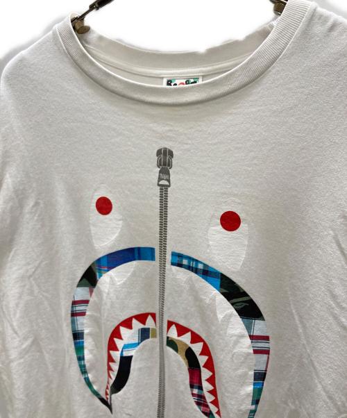 A BATHING APE（ア ベイシング エイプ）A BATHING APE (ア ベイシング エイプ) シャークプリントTシャツ ホワイト サイズ:Lの古着・服飾アイテム