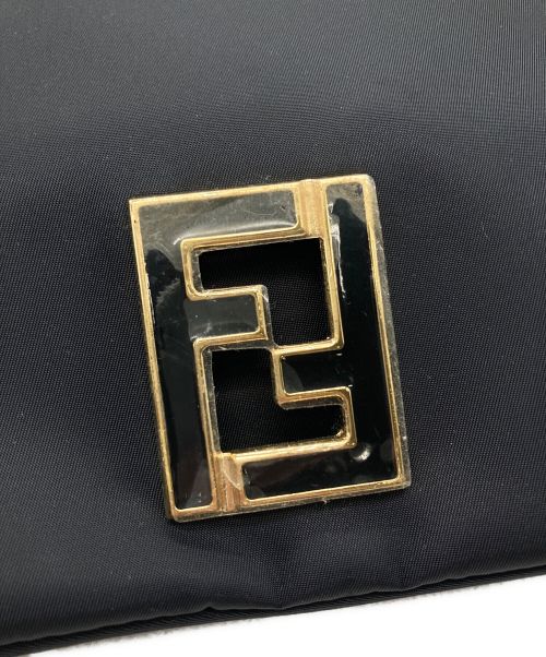 FENDI（フェンディ）FENDI (フェンディ) フラップナイロンショルダーバッグ ブラックの古着・服飾アイテム