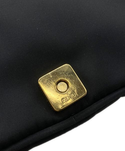 FENDI（フェンディ）FENDI (フェンディ) フラップナイロンショルダーバッグ ブラックの古着・服飾アイテム