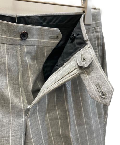 ERMENEGILDO ZEGNA（エルメネジルド・ゼニア）ERMENEGILDO ZEGNA (エルメネジルド・ゼニア) ストライプセットアップ グレー サイズ:SIZE 42の古着・服飾アイテム