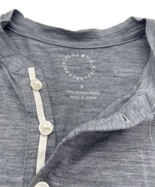山と道（ヤマトミチ）山と道 (ヤマトミチ) Merino Light Henley C グレー サイズ:SIZE Sの古着・服飾アイテム