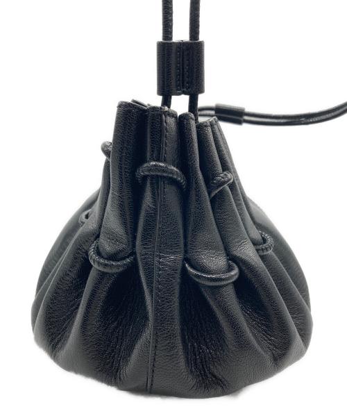 HEREU（ヘリュー）HEREU (ヘリュー) ARTA プリーツショルダーバッグ ブラックの古着・服飾アイテム