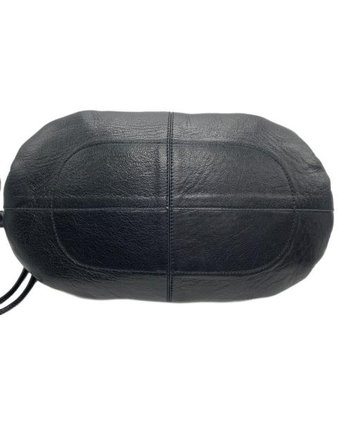 HEREU（ヘリュー）HEREU (ヘリュー) ARTA プリーツショルダーバッグ ブラックの古着・服飾アイテム