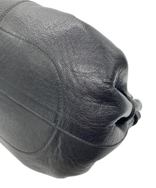 HEREU（ヘリュー）HEREU (ヘリュー) ARTA プリーツショルダーバッグ ブラックの古着・服飾アイテム