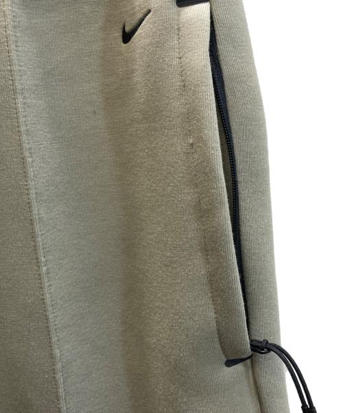 NIKE SB（ナイキエスビー）NIKE SB (ナイキエスビー) Tech Men's Wide-Leg Fleece Pants カーキ サイズ:SIZE L 未使用品の古着・服飾アイテム