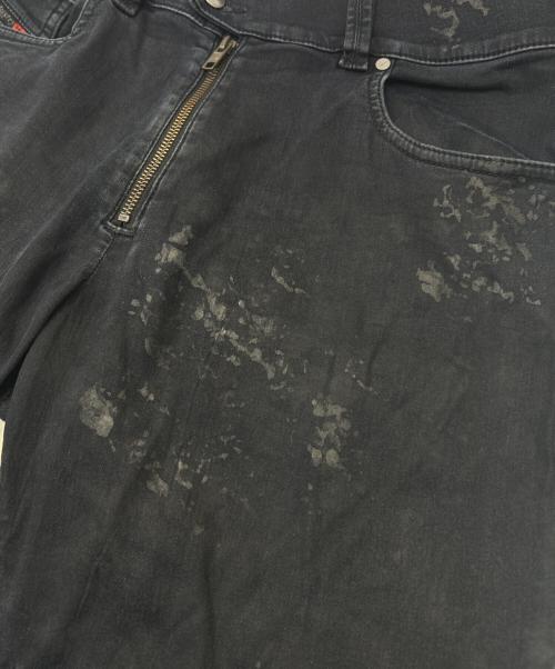 DIESEL（ディーゼル）DIESEL (ディーゼル) ランダムペイントジョグデニム インディゴ サイズ:SIZE 71cm (W28)の古着・服飾アイテム