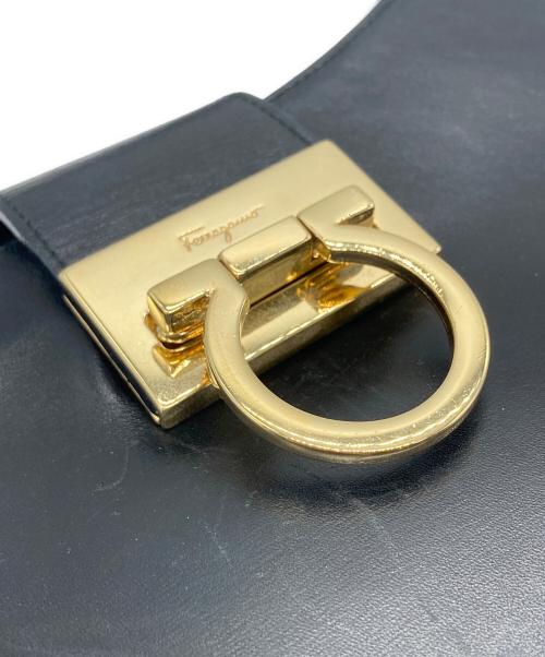 Salvatore Ferragamo（サルヴァトーレ フェラガモ）Salvatore Ferragamo (サルヴァトーレ フェラガモ) 型押しスモールトートバッグ ブラックの古着・服飾アイテム