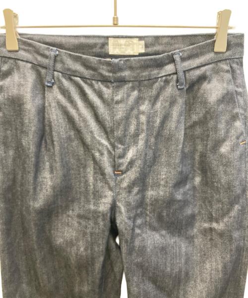 STILL BY HAND（スティルバイハンド）STILL BY HAND (スティルバイハンド) タックテーパードデニム インディゴ サイズ:SIZE 44の古着・服飾アイテム