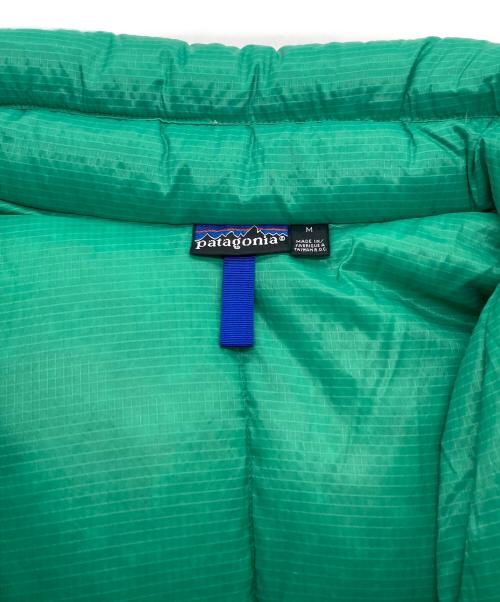 Patagonia（パタゴニア）Patagonia (パタゴニア) ダウンセーター エレクトリックブルー×ブライトグリーン Electric Blue/Bright Green サイズ:Mの古着・服飾アイテム