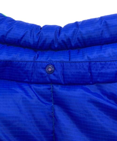 Patagonia（パタゴニア）Patagonia (パタゴニア) ダウンセーター エレクトリックブルー×ブライトグリーン Electric Blue/Bright Green サイズ:Mの古着・服飾アイテム