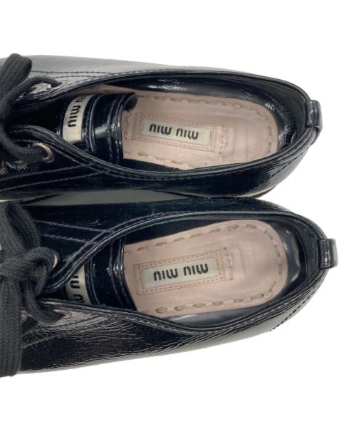 MIU MIU（ミュウミュウ）MIU MIU (ミュウミュウ) ビジュートゥーローカットスニーカー ブラック サイズ:35 1/2の古着・服飾アイテム