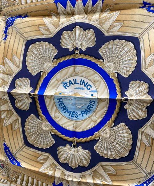 HERMES（エルメス）HERMES (エルメス) カレ90 Vive le vent シルクスカーフ ブルー×ホワイトの古着・服飾アイテム