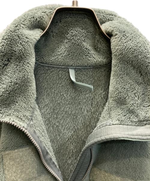 US ARMY（ユーエスアーミー）US ARMY (ユーエスアーミー) GENⅢ COLD WEATHER FLEECE JACKET グレー サイズ:MEDIUM REGULARの古着・服飾アイテム