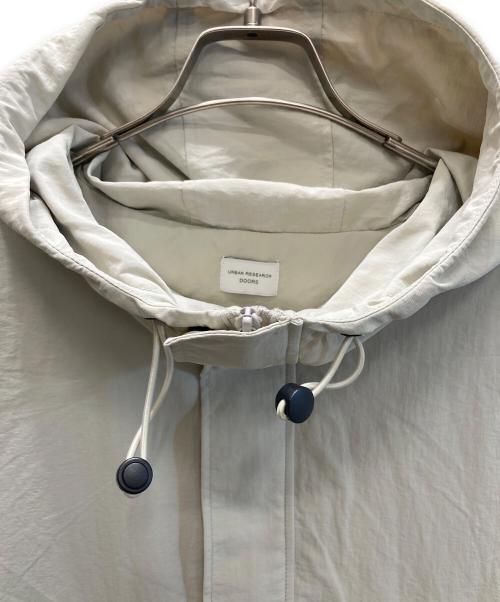 URBAN RESEARCH DOORS（アーバンリサーチドアーズ）URBAN RESEARCH DOORS (アーバンリサーチドアーズ) ナイロンマウンテンパーカー ベージュ サイズ:Ｍの古着・服飾アイテム