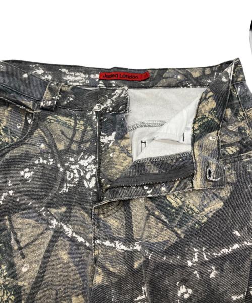 Jaded London（ジェイデッドロンドン）Jaded London (ジェイデッドロンドン) Camo COLOSSUS JEANS / カモ コロッサス ジーンズ カーキ×グレー サイズ:34の古着・服飾アイテム
