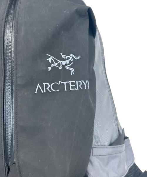 ARC'TERYX（アークテリクス）ARC'TERYX (アークテリクス) BEAMS (ビームス) 別注 ARRO16 グレー×ブラックの古着・服飾アイテム